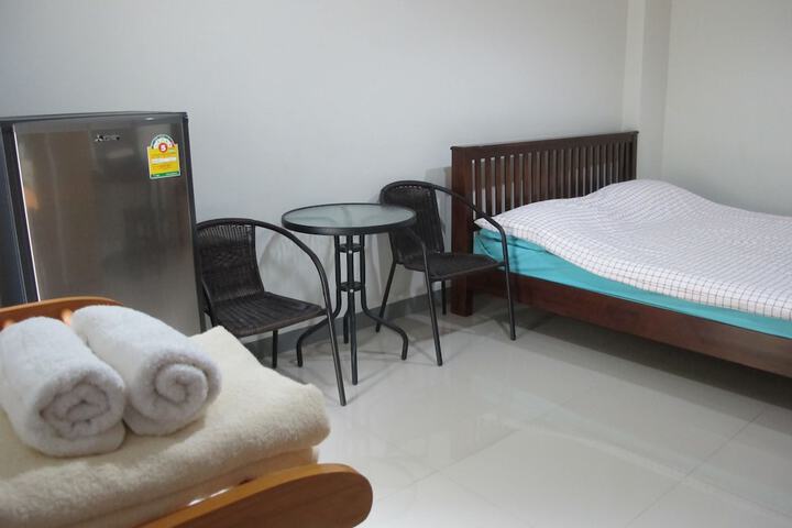 Room 13 of 33