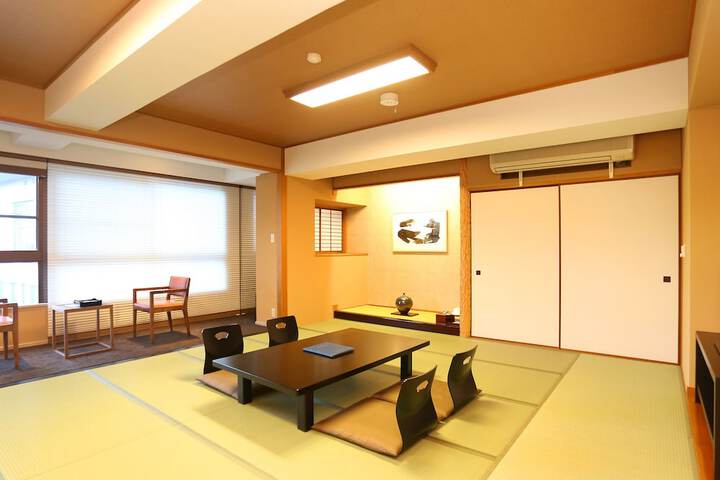 Room 11 of 30