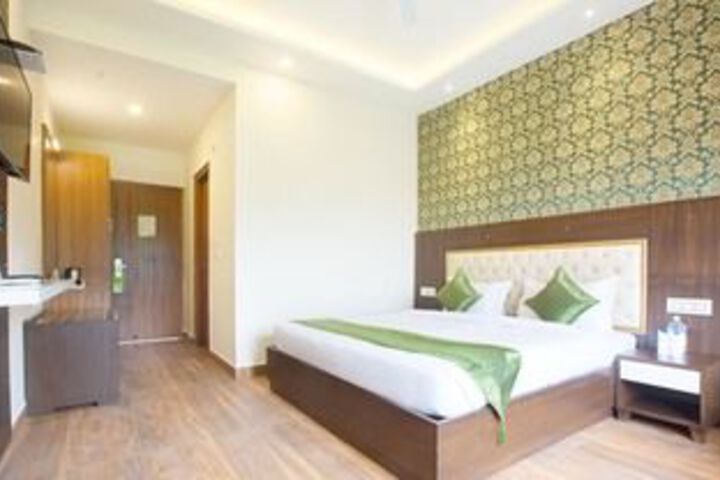 Room 10 of 28