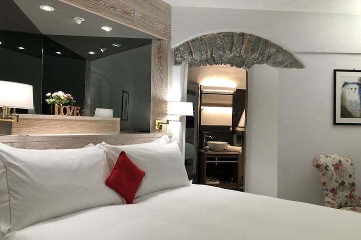 Room 44 of 132