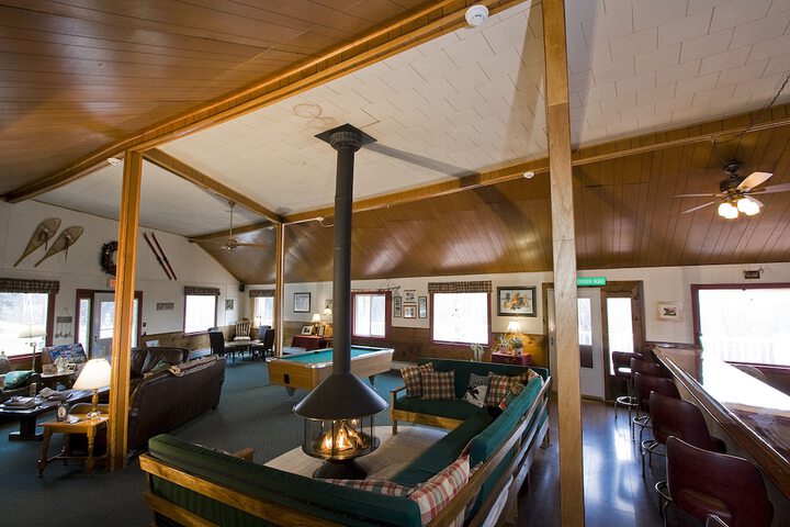 Lounge 44 of 46