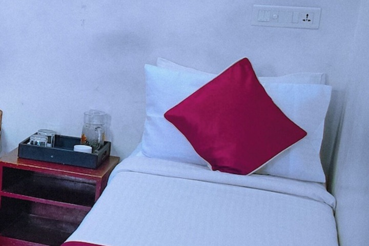 Room 7 of 32