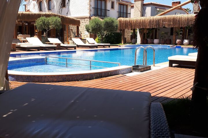 Pool 49 of 75
