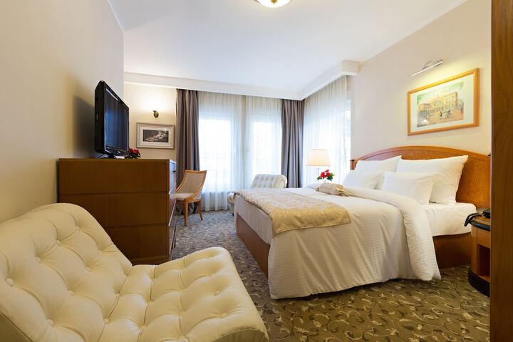Room 15 of 63