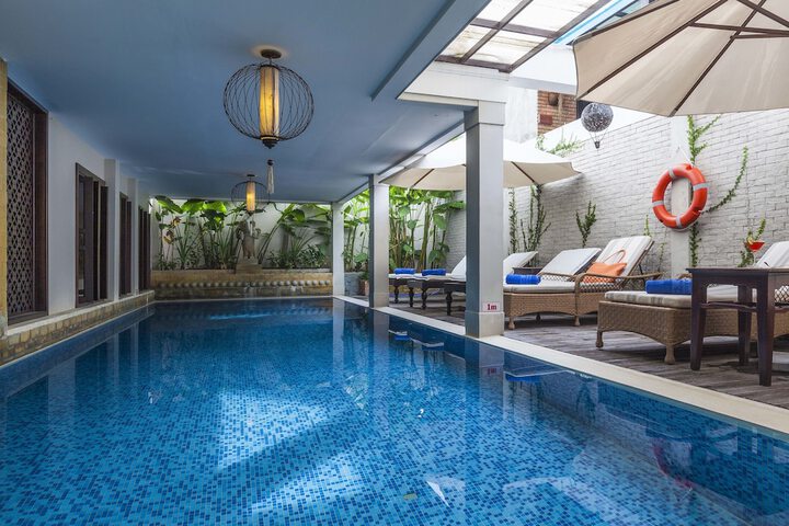 Hotel with Pool