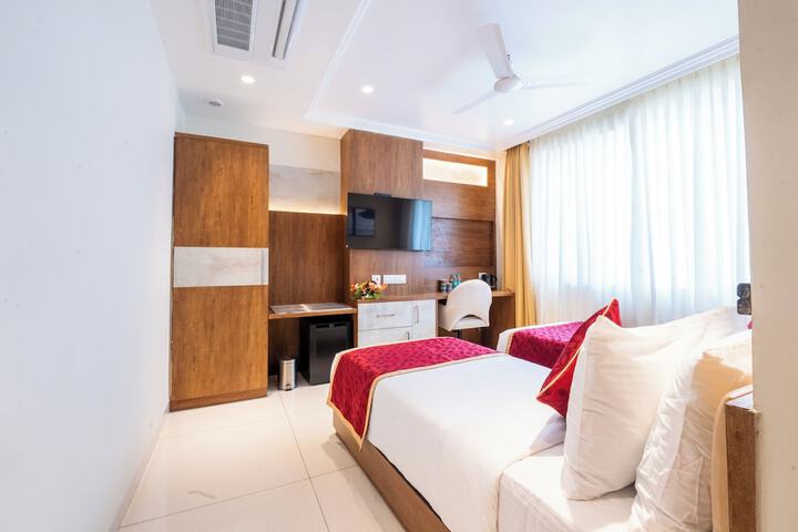 Room 12 of 34