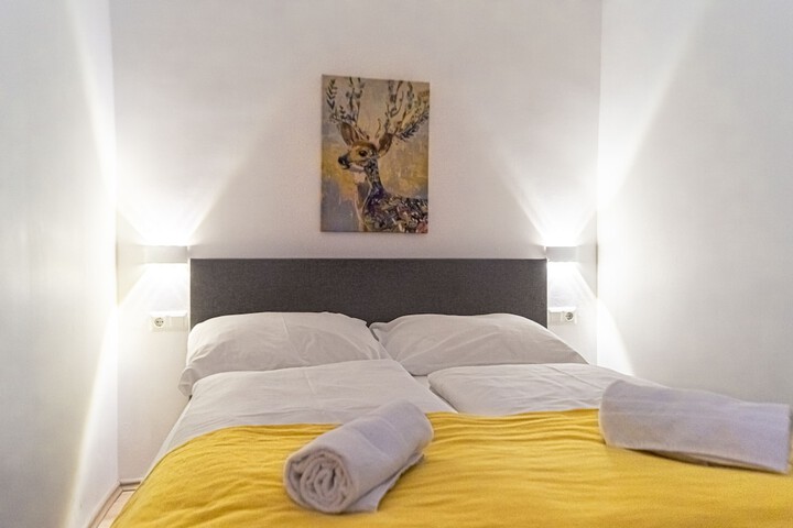 Room 42 of 118