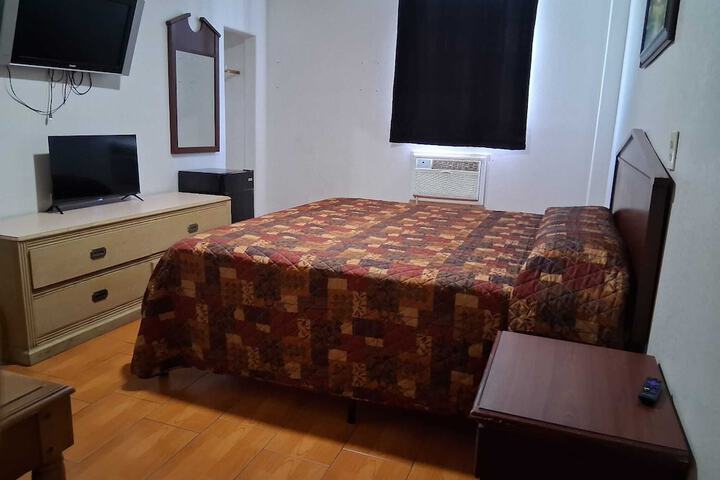 Room 24 of 34
