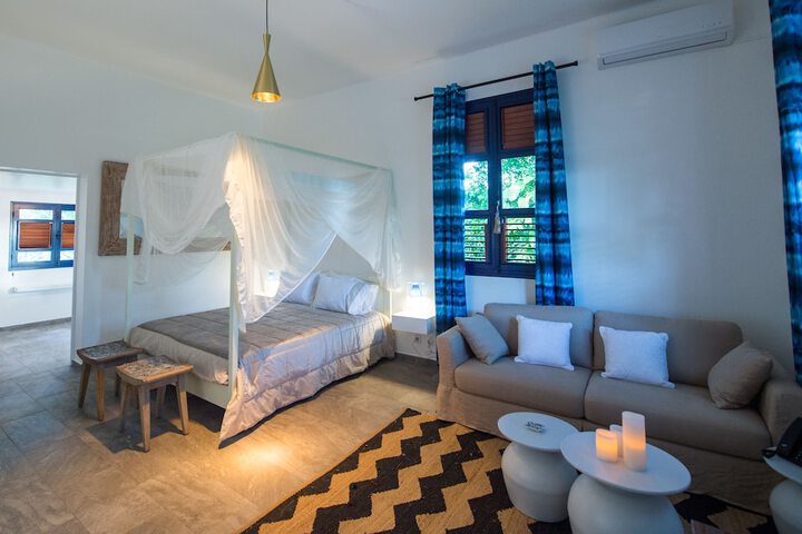 Room 4 of 72