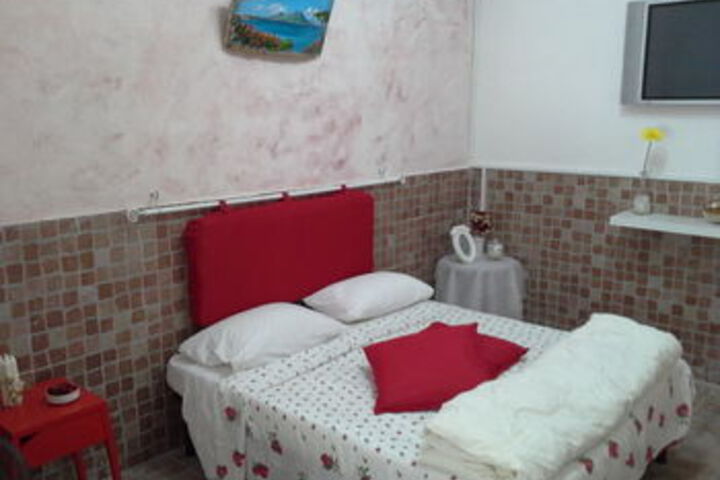 Room 9 of 33