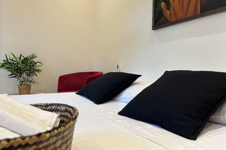 Room 10 of 43