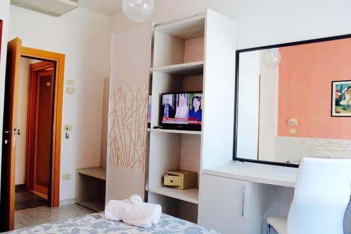 Room 13 of 23