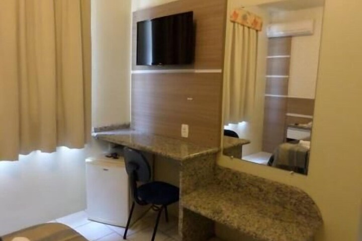 Room 11 of 27