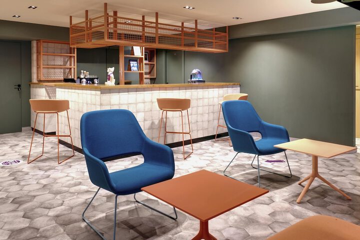 Lounge 85 of 106
