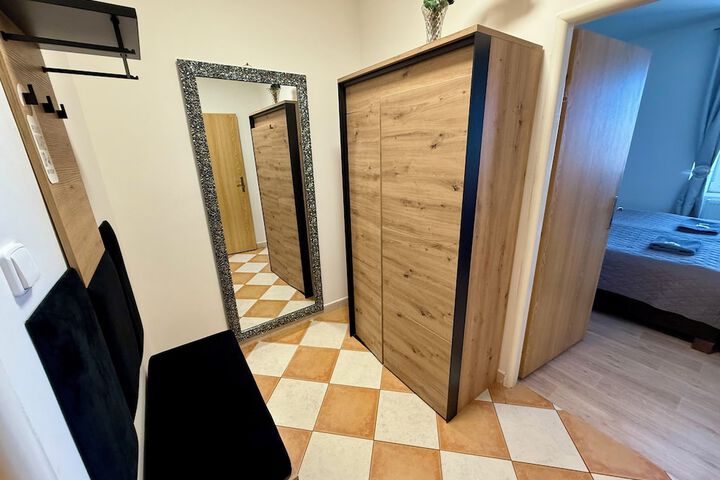 Room 33 of 48
