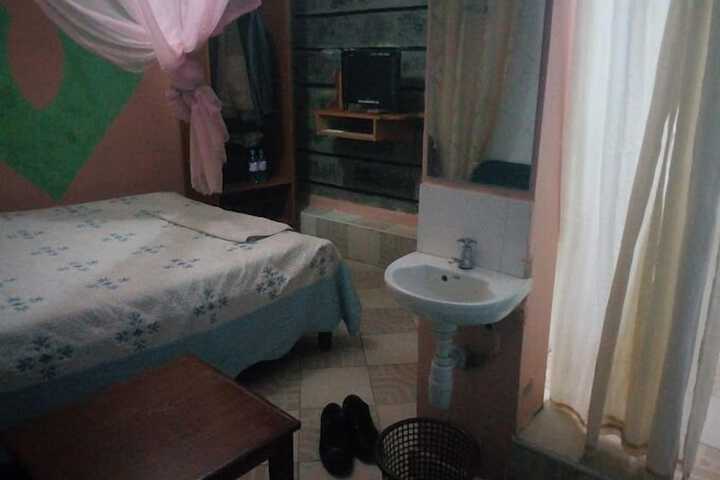 Room 8 of 16