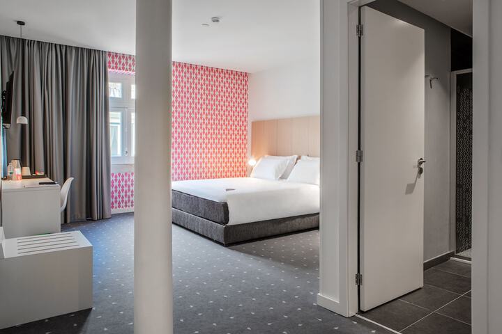 Room 7 of 48