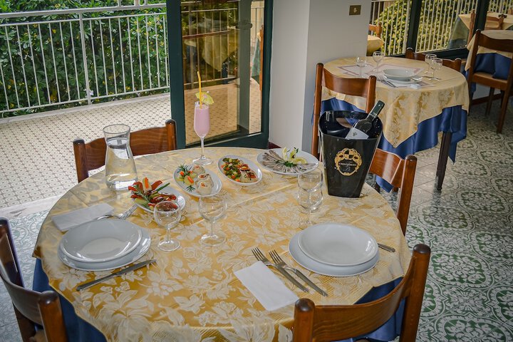 Dining 47 of 76