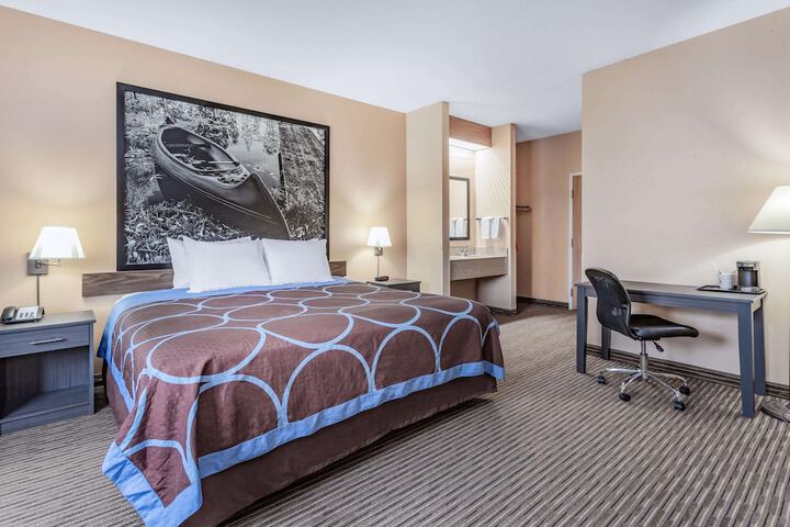 1 King Bed (5 of 9)