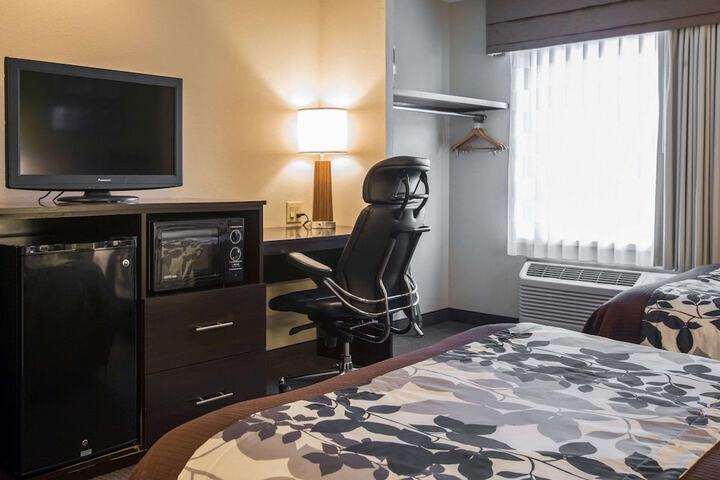1 Double Bed (1 of 6)