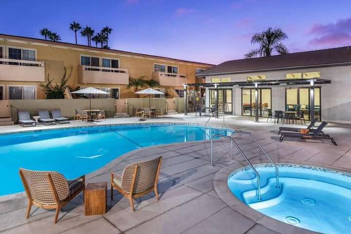 Hotel Pool