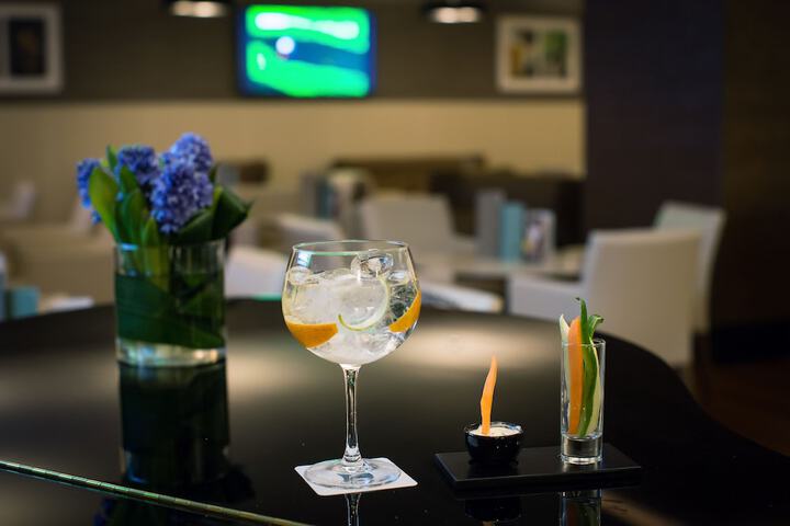 Lounge 38 of 59