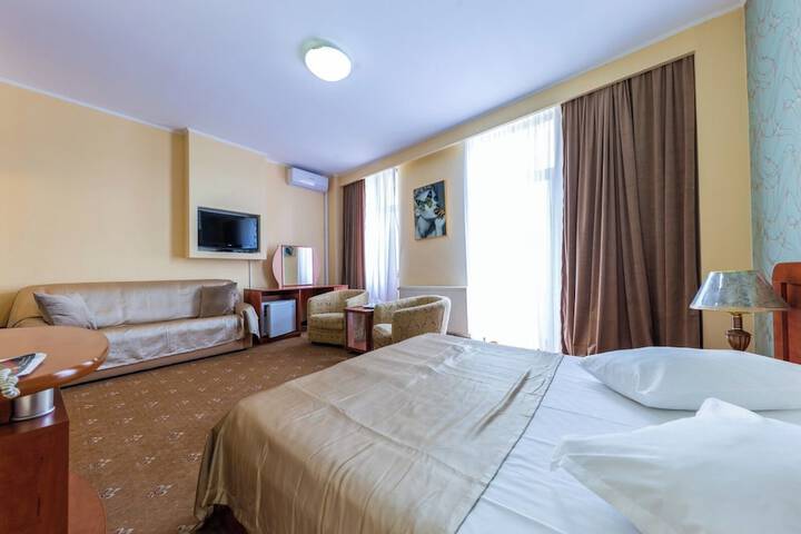 Room 12 of 37