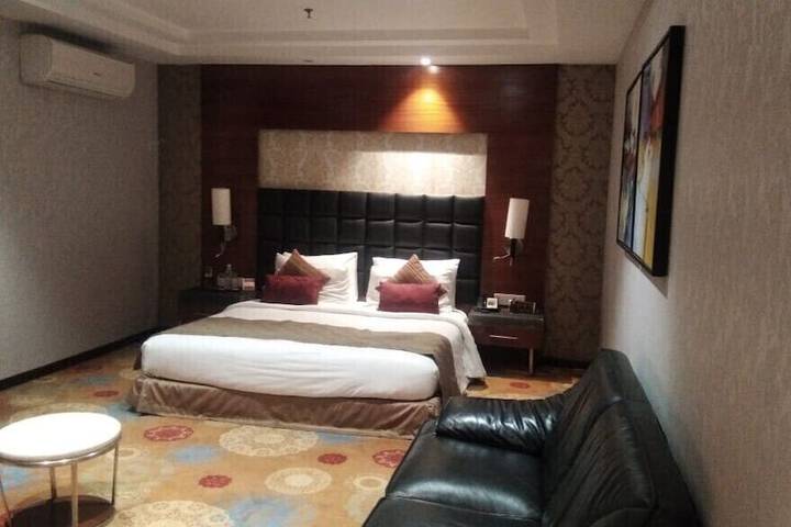 Room 8 of 47