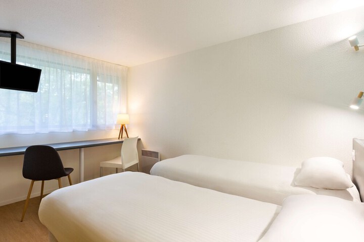 Room 8 of 36