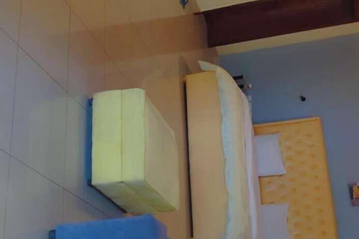 Room 6 of 26