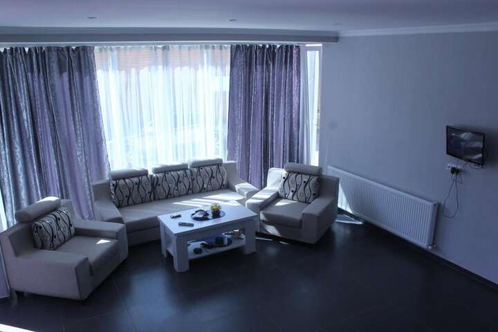 Room 32 of 89