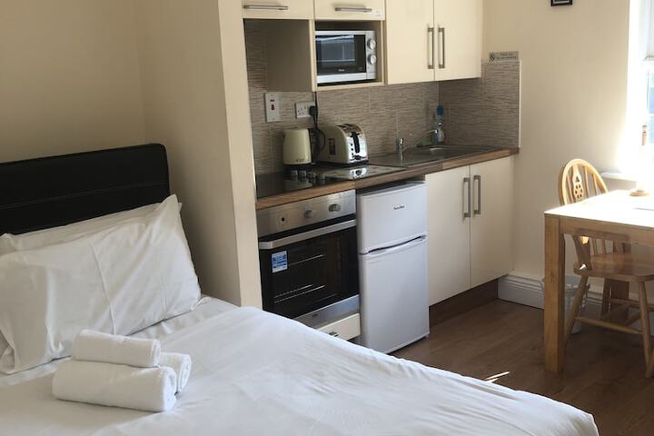 Room 4 of 9