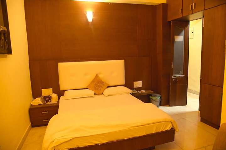Room 12 of 29