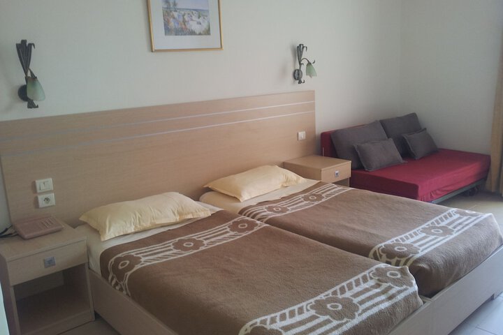 Room 8 of 84