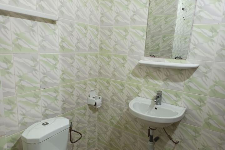 Room 10 of 16