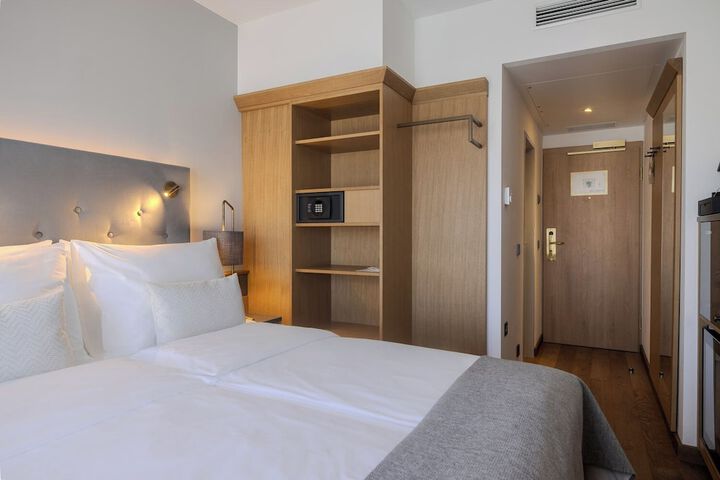 Room 57 of 105