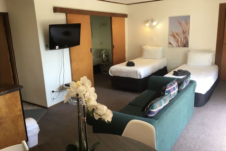 Room 34 of 141