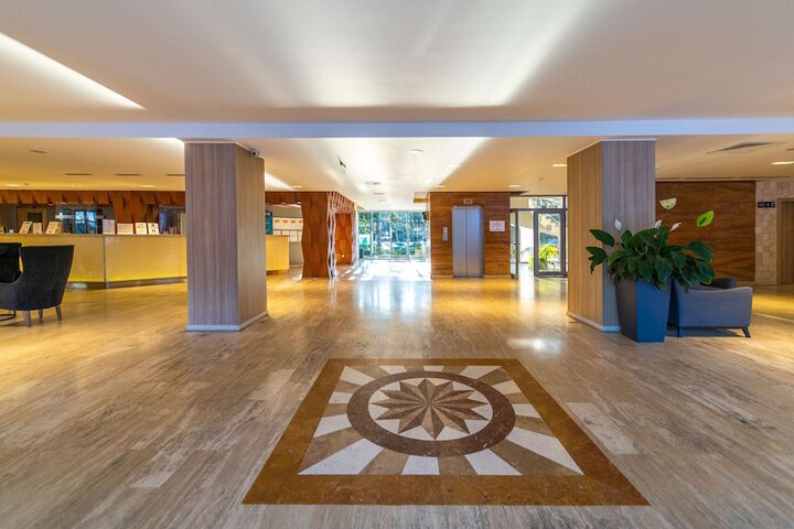 Hotel Interior 6 of 122