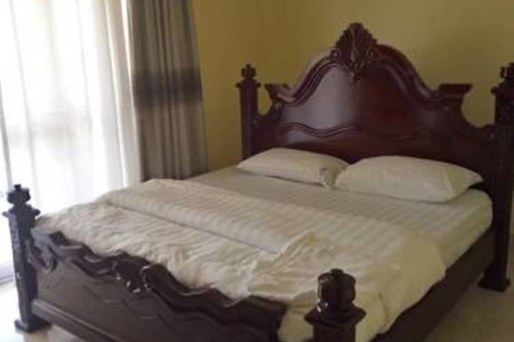 Room 2 of 32