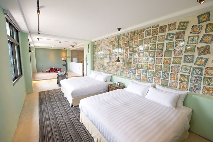 Room 18 of 127