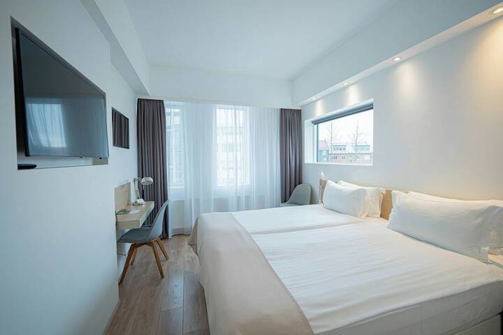Room 17 of 31