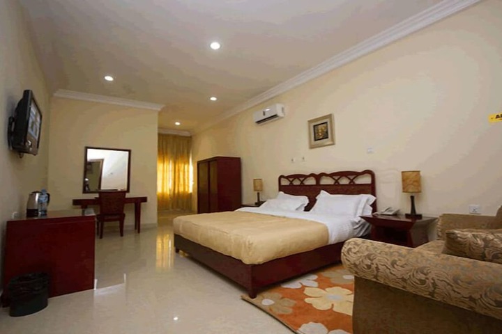 Room 7 of 24