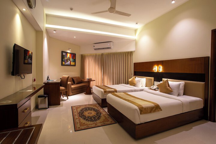 Room 11 of 28