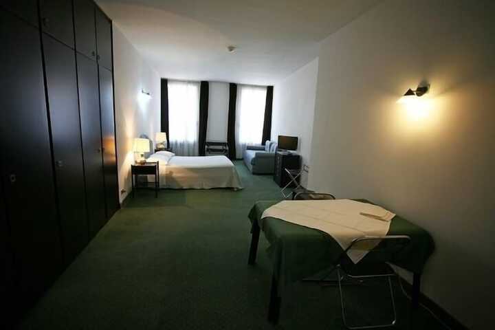 Room 12 of 44