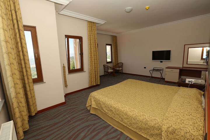 Room 8 of 34