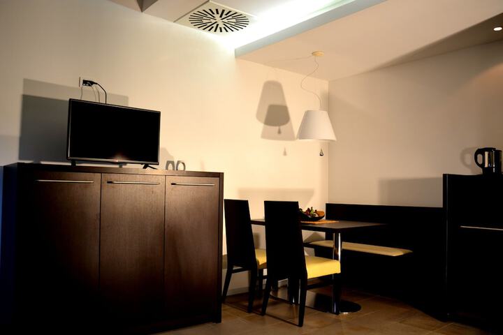 Room 10 of 46