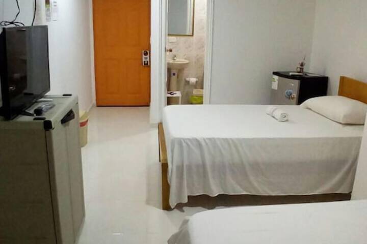 Room 6 of 9