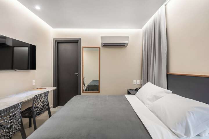 Room 9 of 42