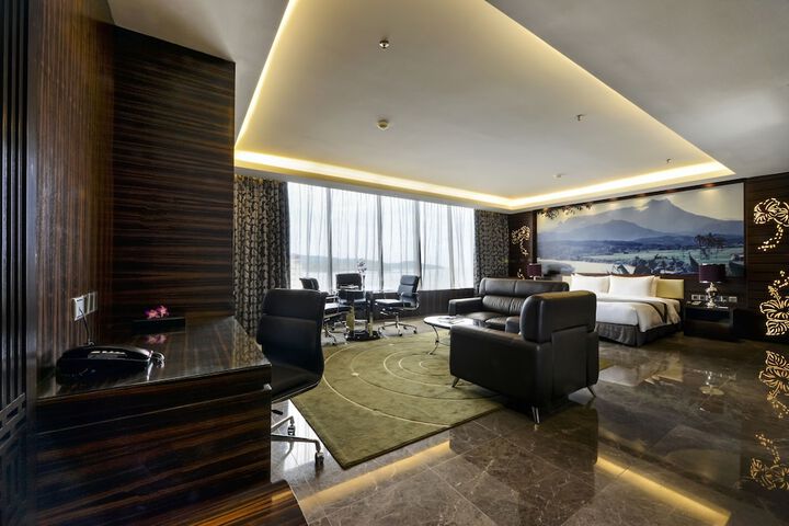 Room 11 of 77