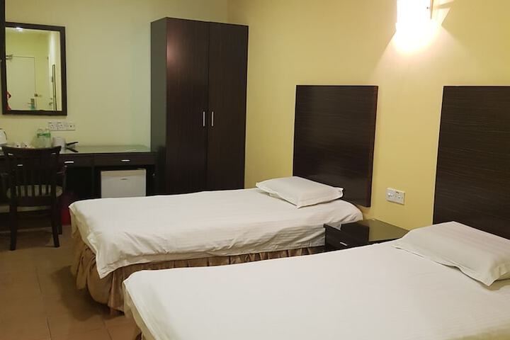 Room 28 of 40